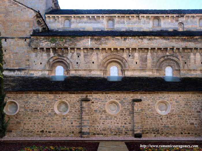 FACHADA NORTE DESDE EL CLAUSTRO.